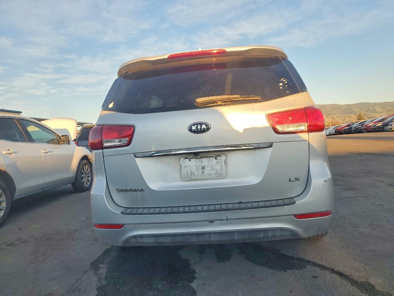 2015 KIA Sedona lx