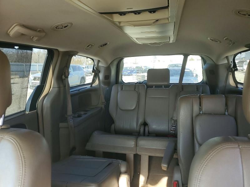 2012 Chrysler Town & Country Touring l