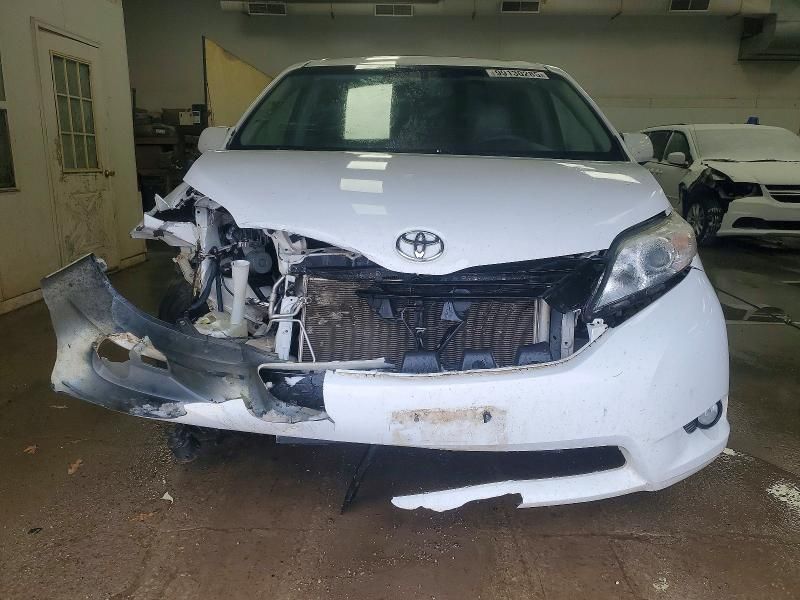 2011 Toyota Sienna xle