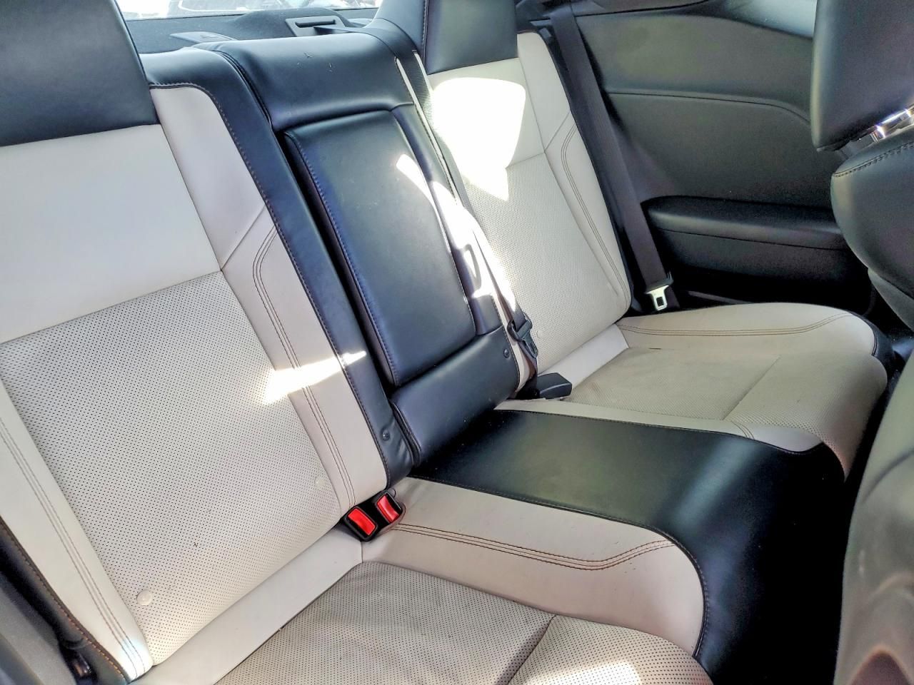 2015 Dodge Challenger sxt Plus