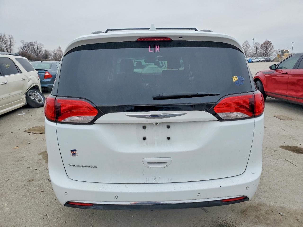 2017 Chrysler Pacifica Touring l