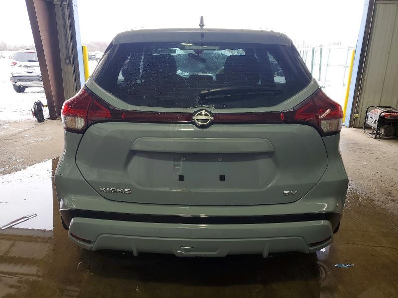 2022 Nissan Kicks sv
