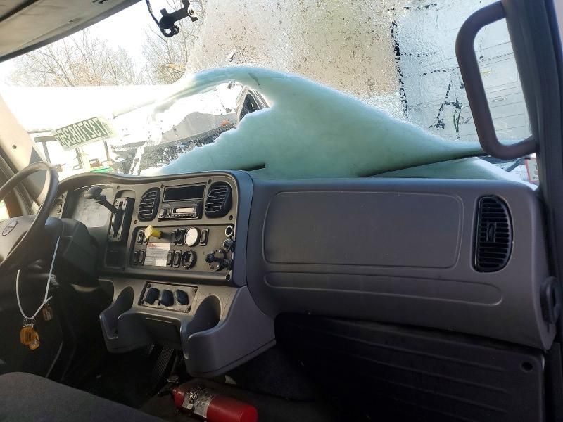 2015 Freightliner Business Class M2 box Truck