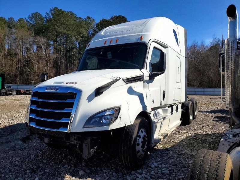 2018 Freightliner Cascadia 126 Semi Truck