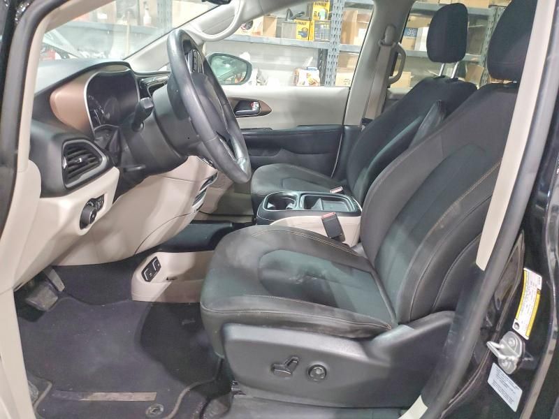 2017 Chrysler Pacifica Touring l