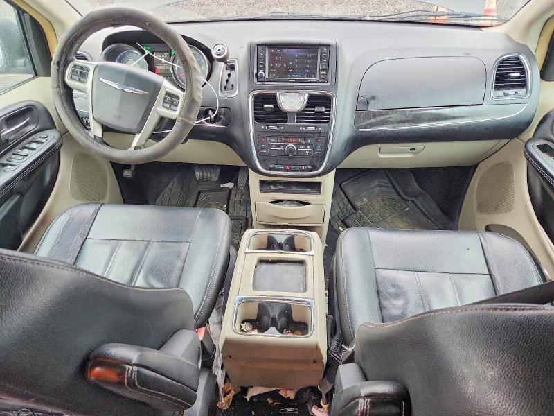 2016 Chrysler Town & Country Touring
