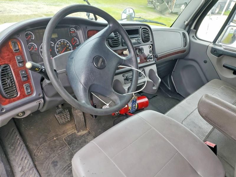 2014 Freightliner Business Class M2 box Truck