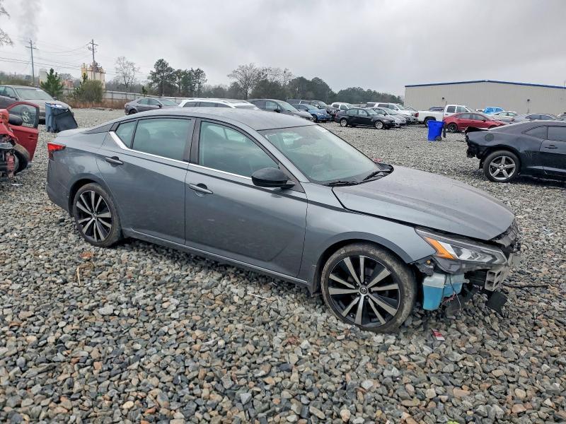 2020 Nissan Altima sr