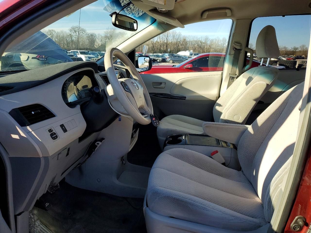 2013 Toyota Sienna le 8-passenger