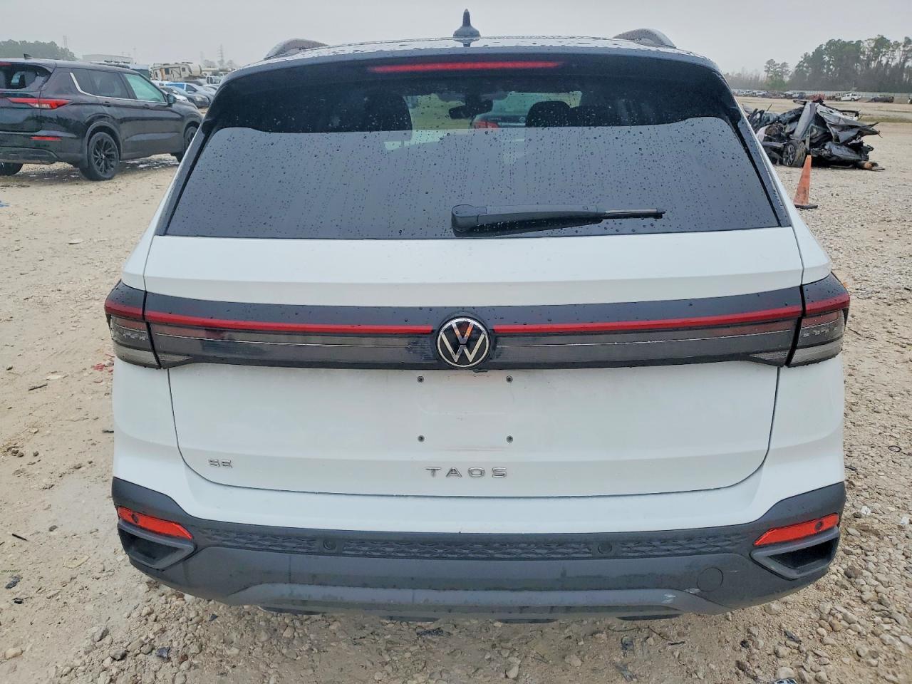 2025 Volkswagen Taos se Black