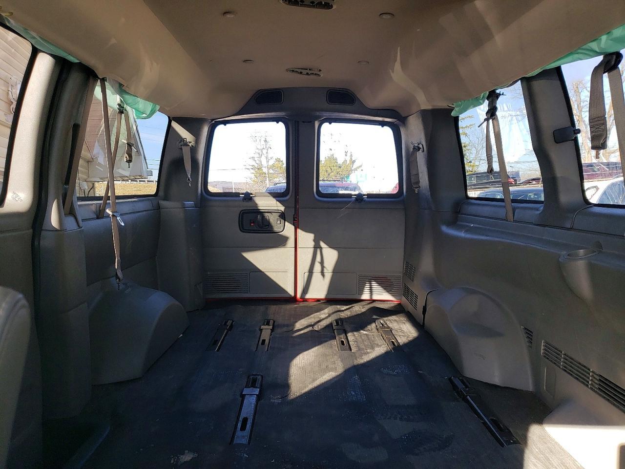 2023 Chevrolet Express G2500 LS
