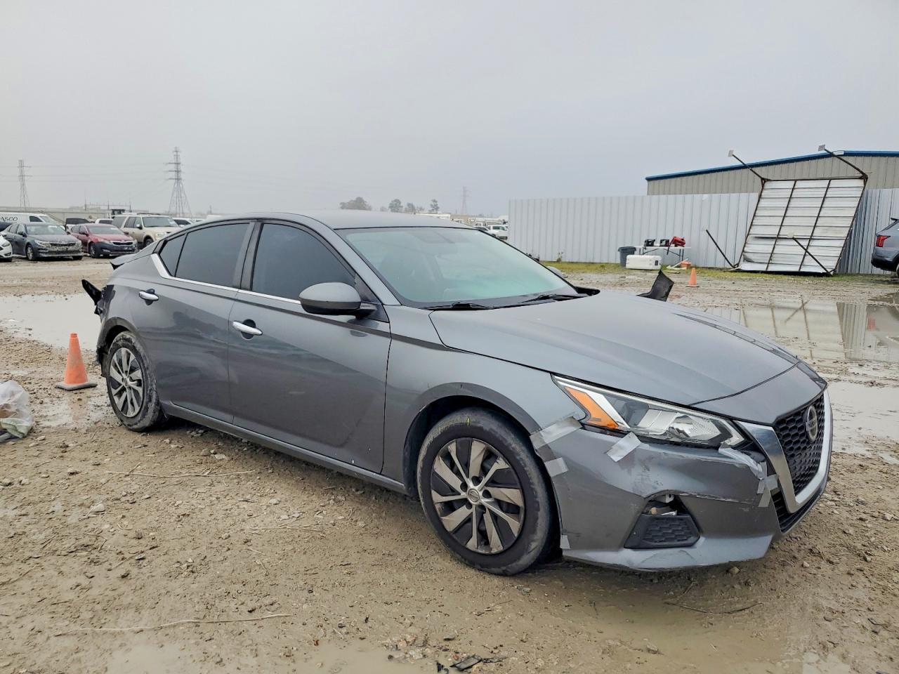 2020 Niss Altima