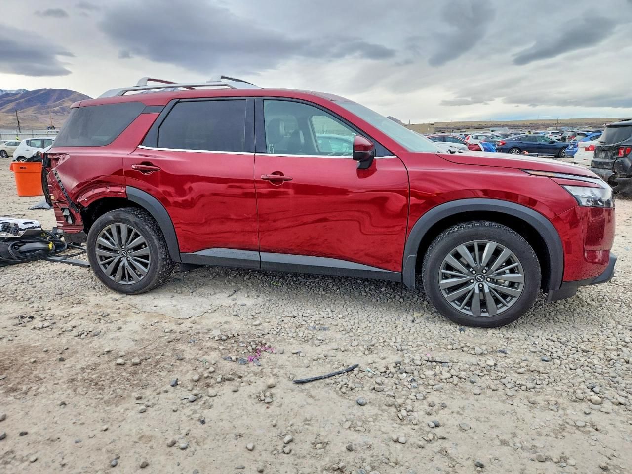 2025 Nissan Pathfinder sl