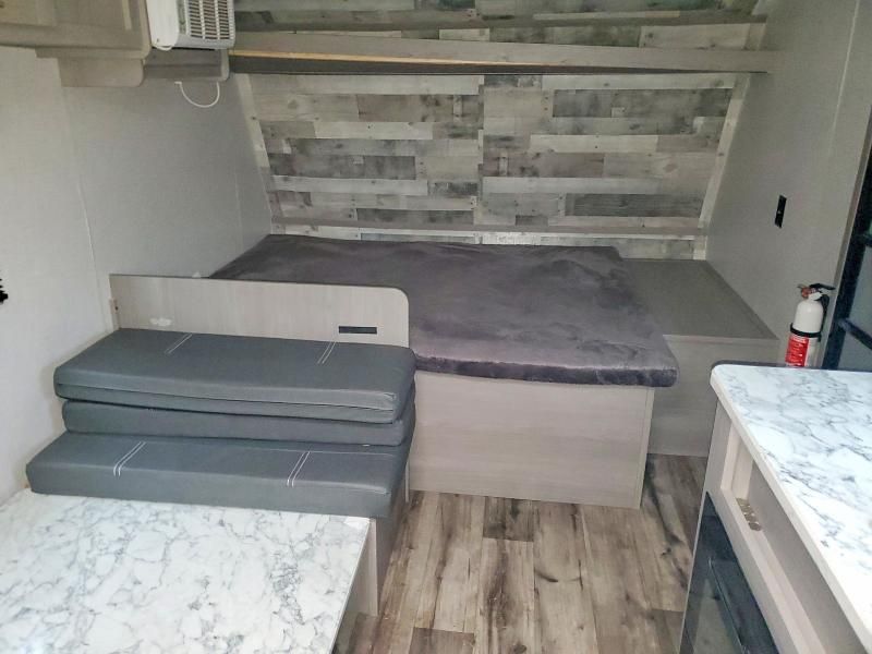 2023 Coleman Lantern lt