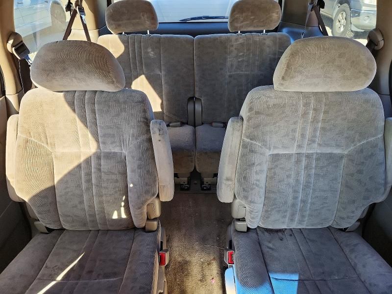 2002 Toyota Sienna le