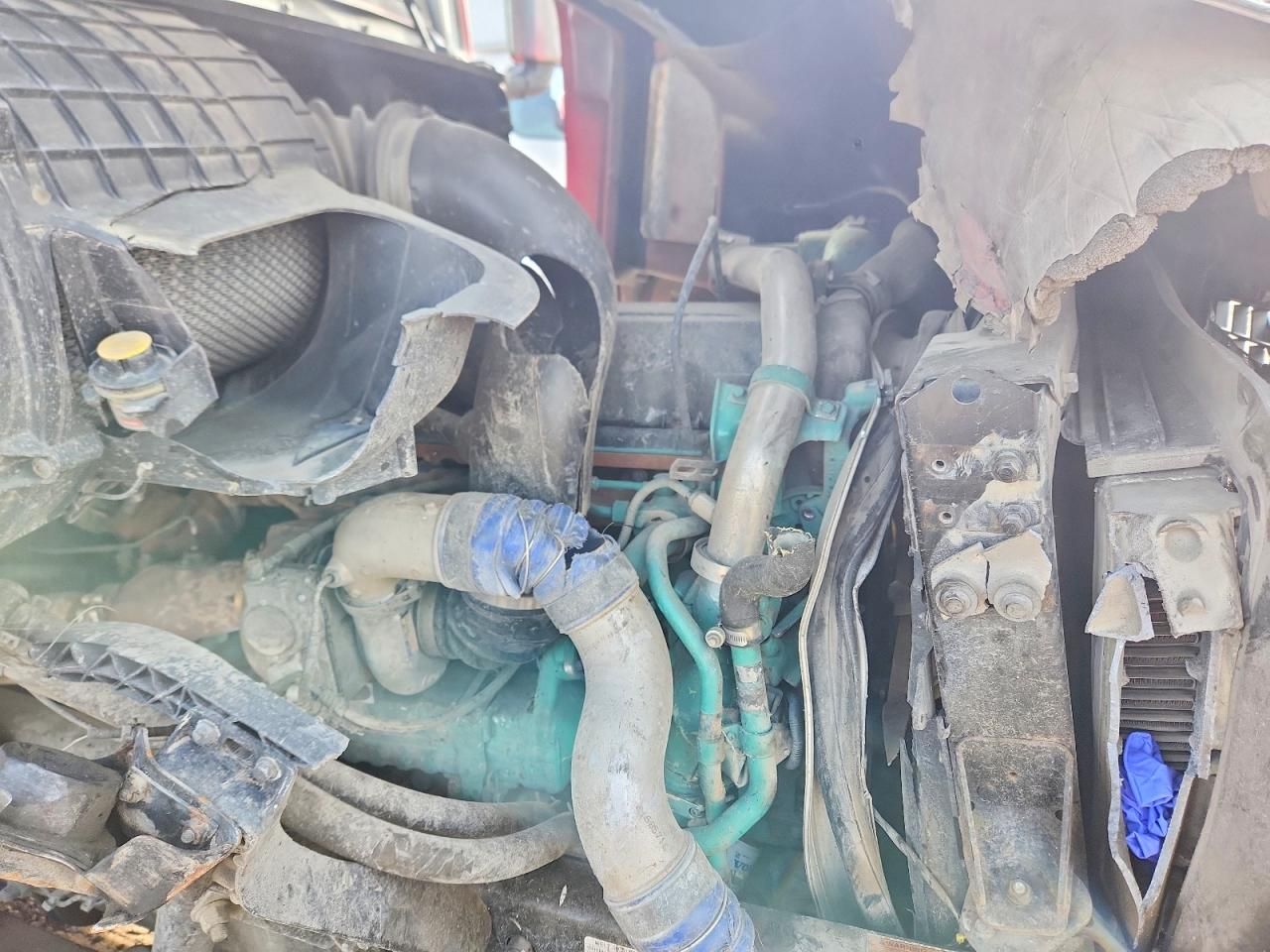 2013 Volvo VNL Semi Truck