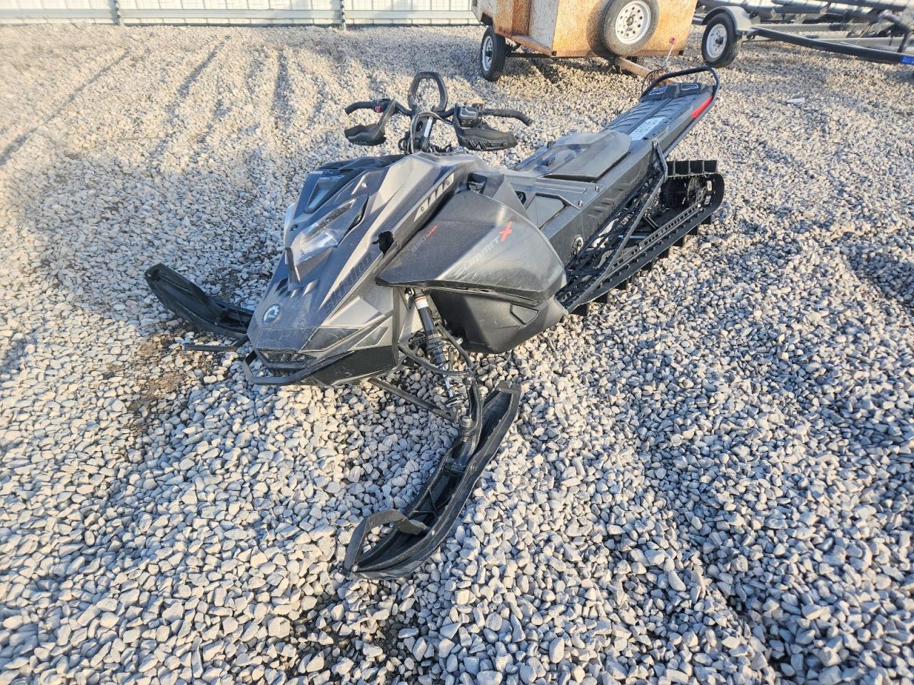 2022 Skidoo 2022 SKI-DOO Summit X 850 Snowmobile