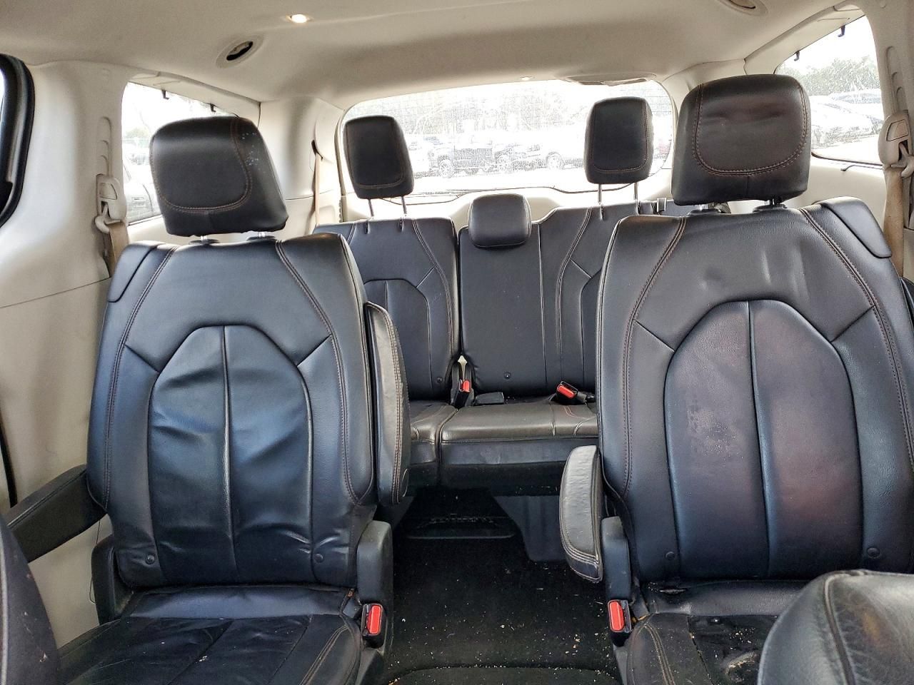 2017 Chrysler Pacifica Touring l