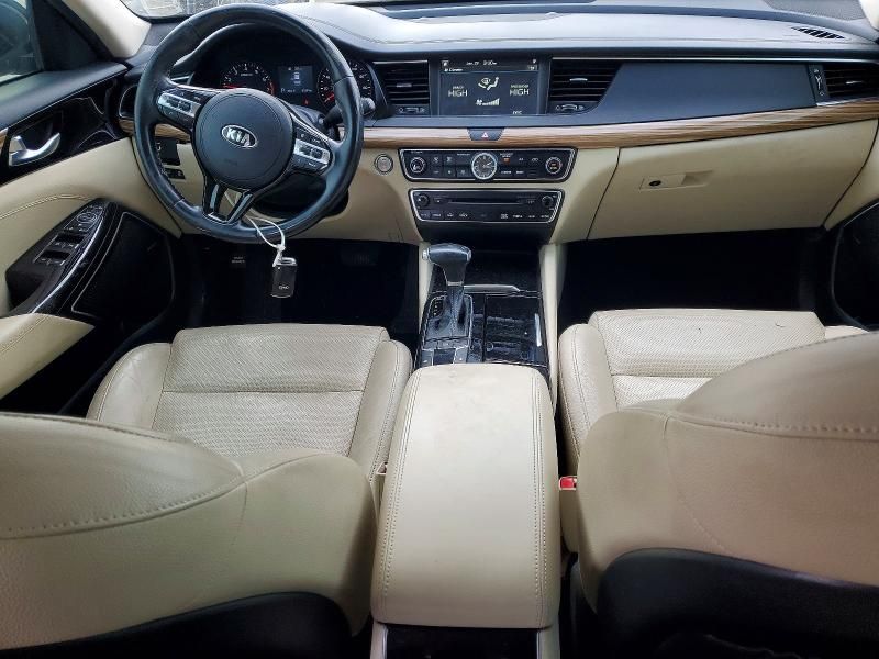 2017 KIA Cadenza Premium