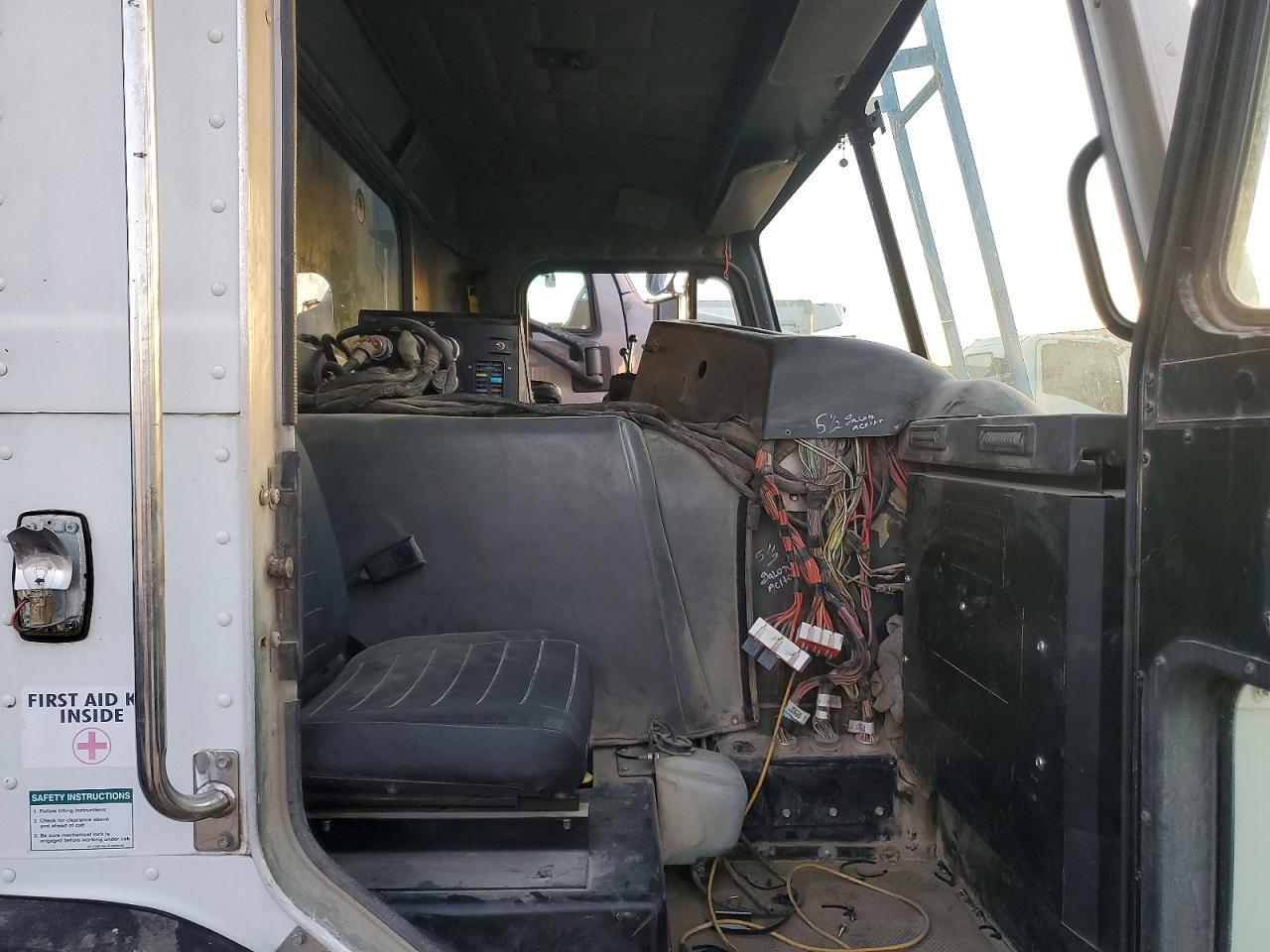 2007 Peterbilt 320 Refuse Truck
