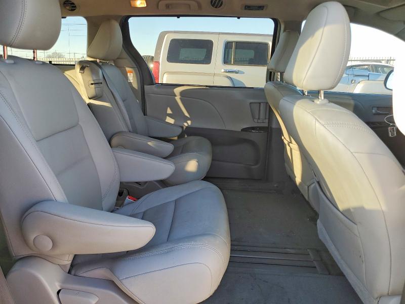 2016 Toyota Sienna xle Premium 8-passenger