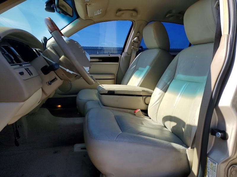 2011 Lincoln Town car Signature Limited