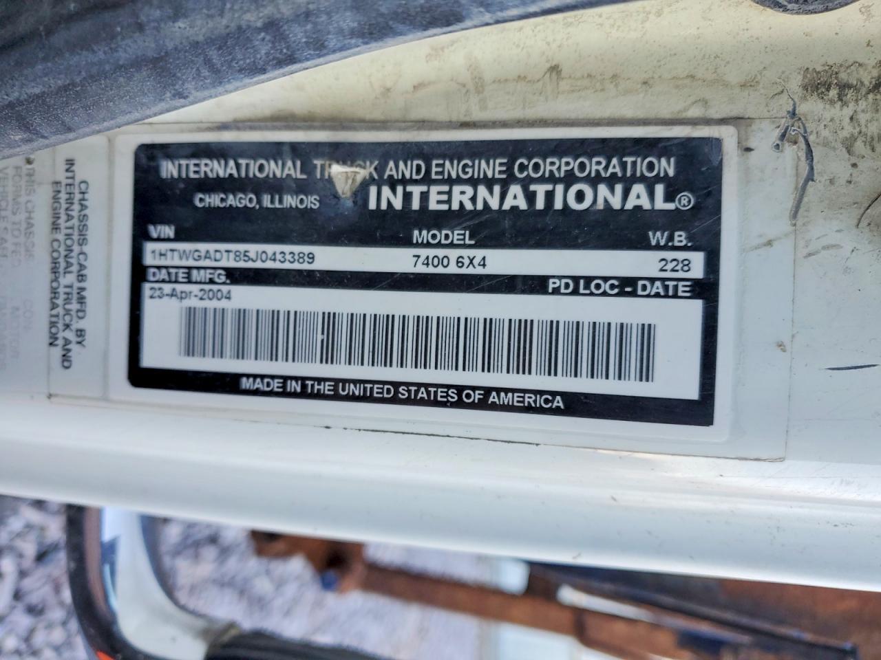 2005 International 7400 Refuse Truck