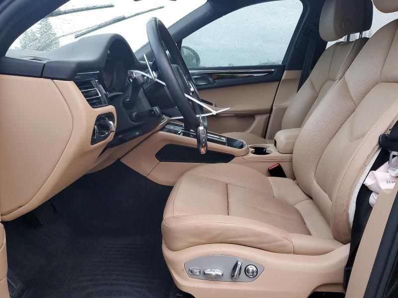 2023 Porsche Macan Base