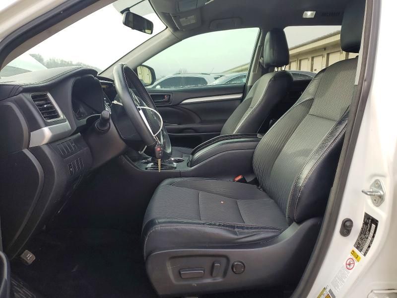 2016 Toyota Highlander le