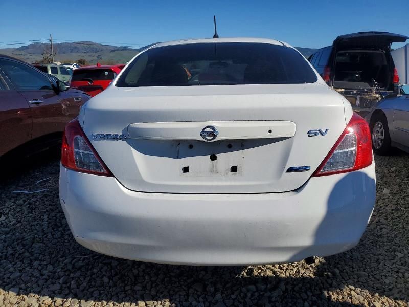 2012 Nissan Versa s
