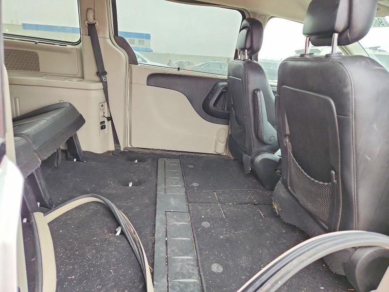 2014 Chrysler Town & Country Touring l