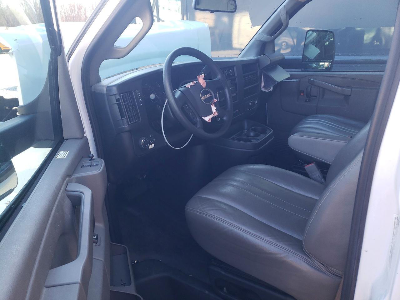 2023 GMC Savana CUT-BOX Truck