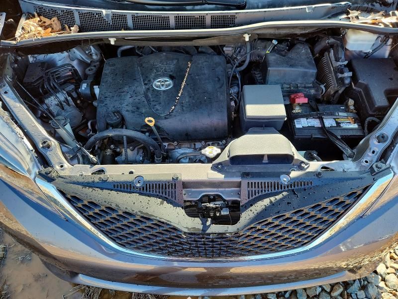 2017 Toyota Sienna se