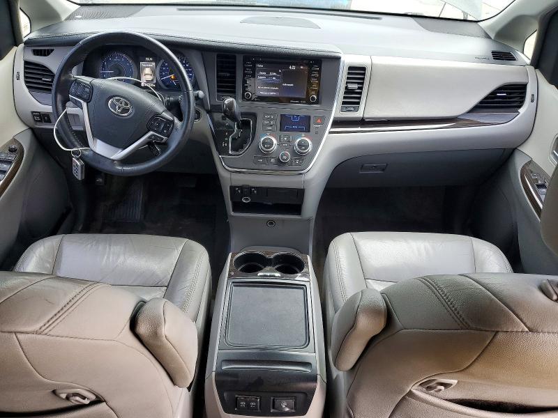 2018 Toyota Sienna XLE