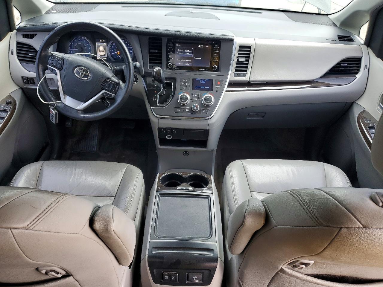 2018 Toyota Sienna XLE