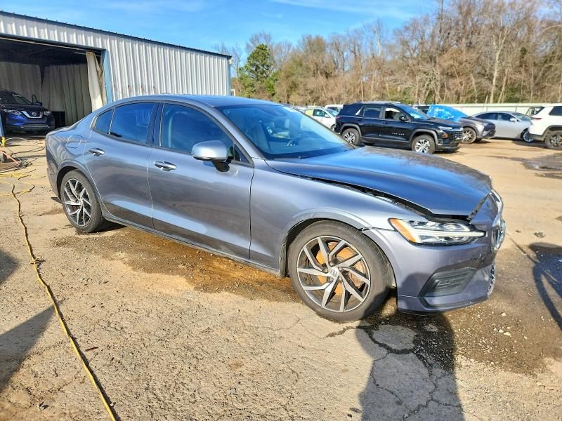 2020 Volvo S60 T5 Momentum