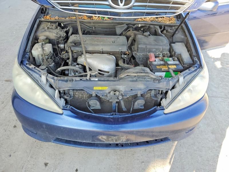 2005 Toyota Camry le