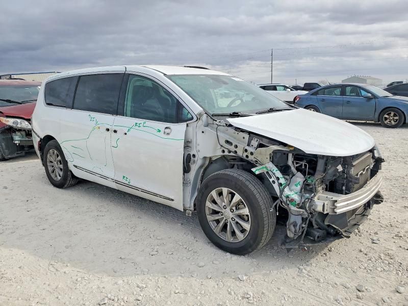 2018 Chrysler Pacifica Touring l