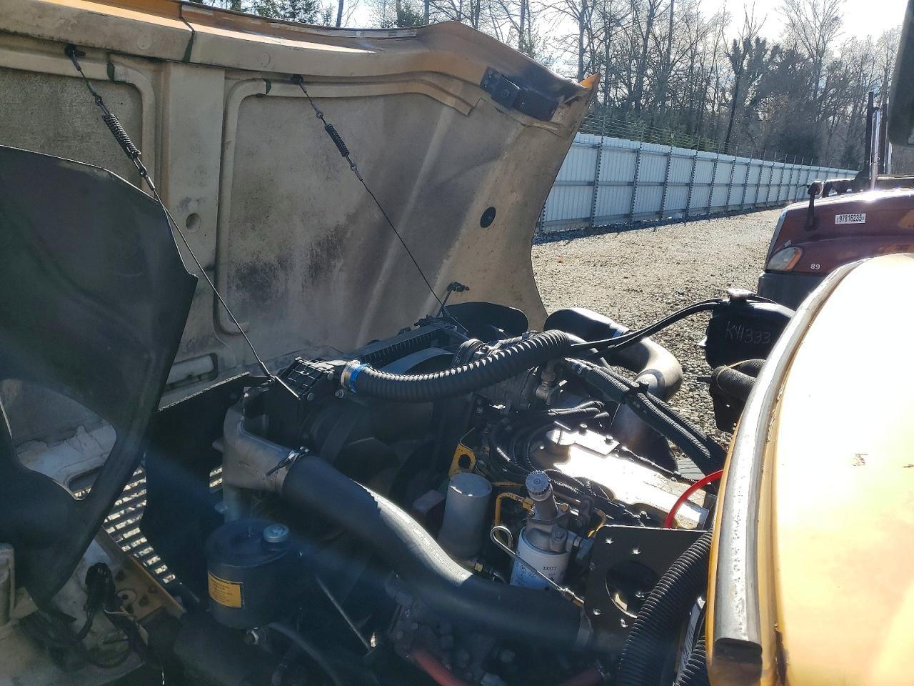 2002 Freightliner Chassis FS65