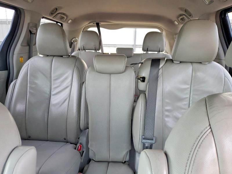 2013 Toyota Sienna xle