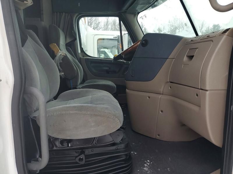 2019 Freightliner Cascadia box Truck