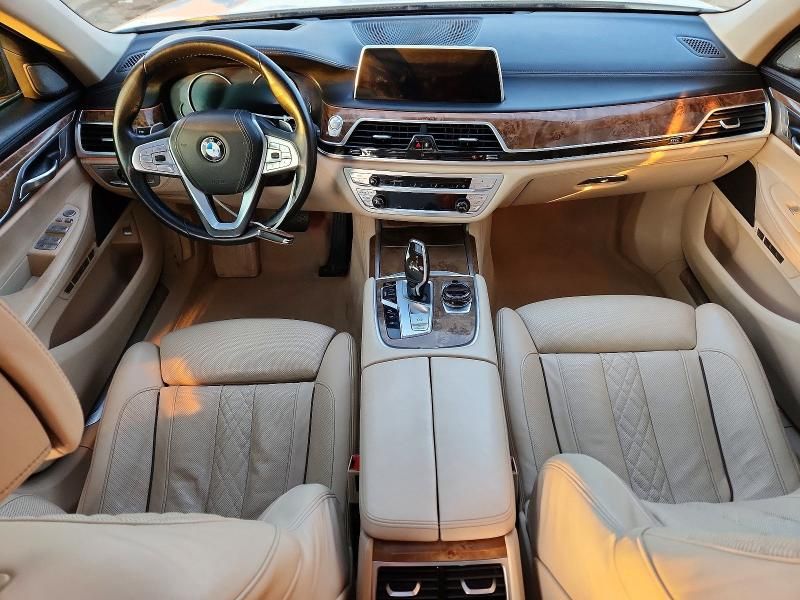 2016 BMW 750 xi