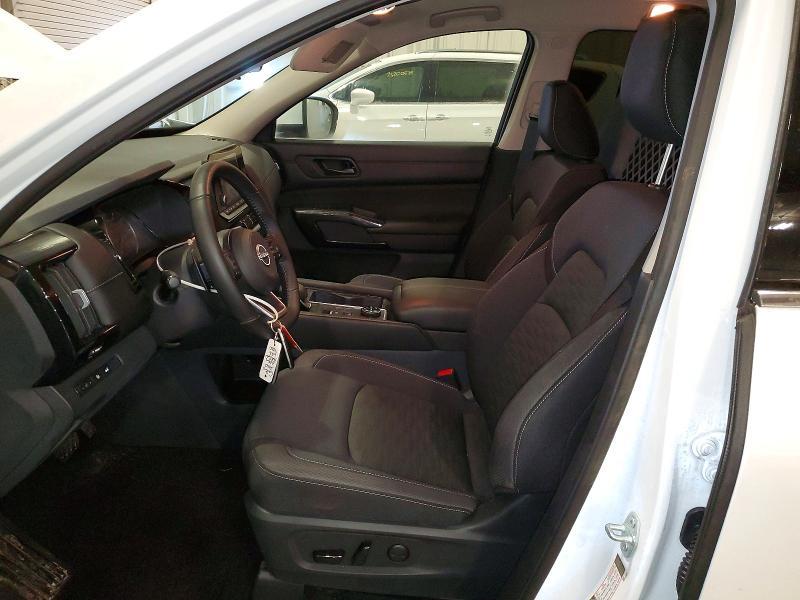 2025 Nissan Pathfinder sv