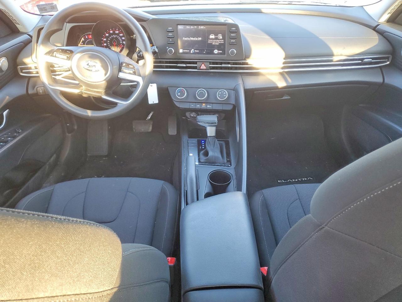 2023 Hyundai Elantra se