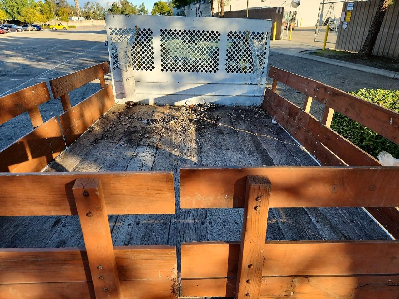 2006 Ford F350 Super Duty Flatbed Truck