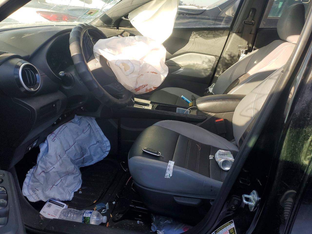 2023 Nissan Kicks sr