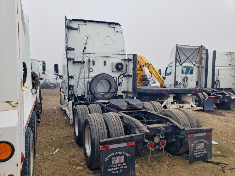 2018 Freigliner 2018 Freightliner Cascadia 126 Semi Truck