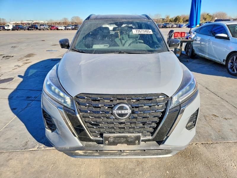 2023 Nissan Kicks sr