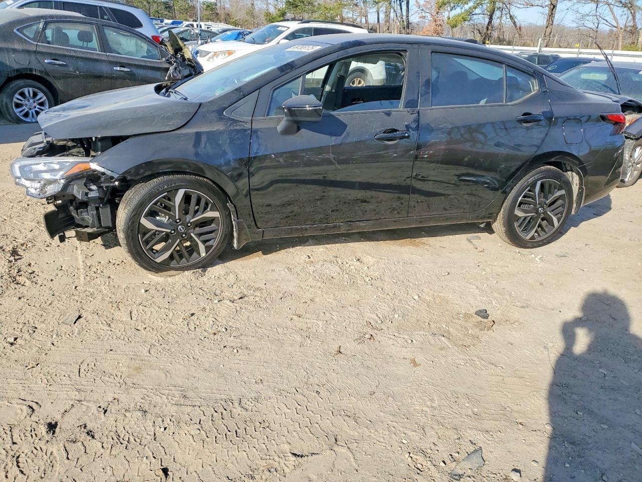 2025 Nissan Versa sr