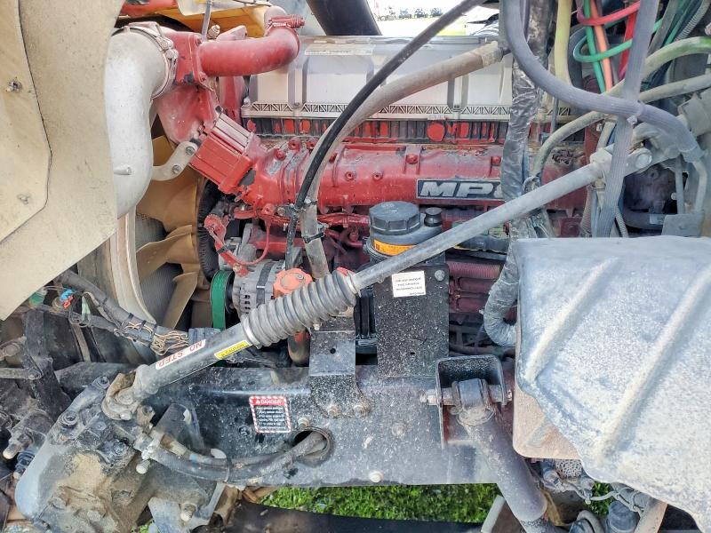 2016 Mack Cxu613 Semi Truck